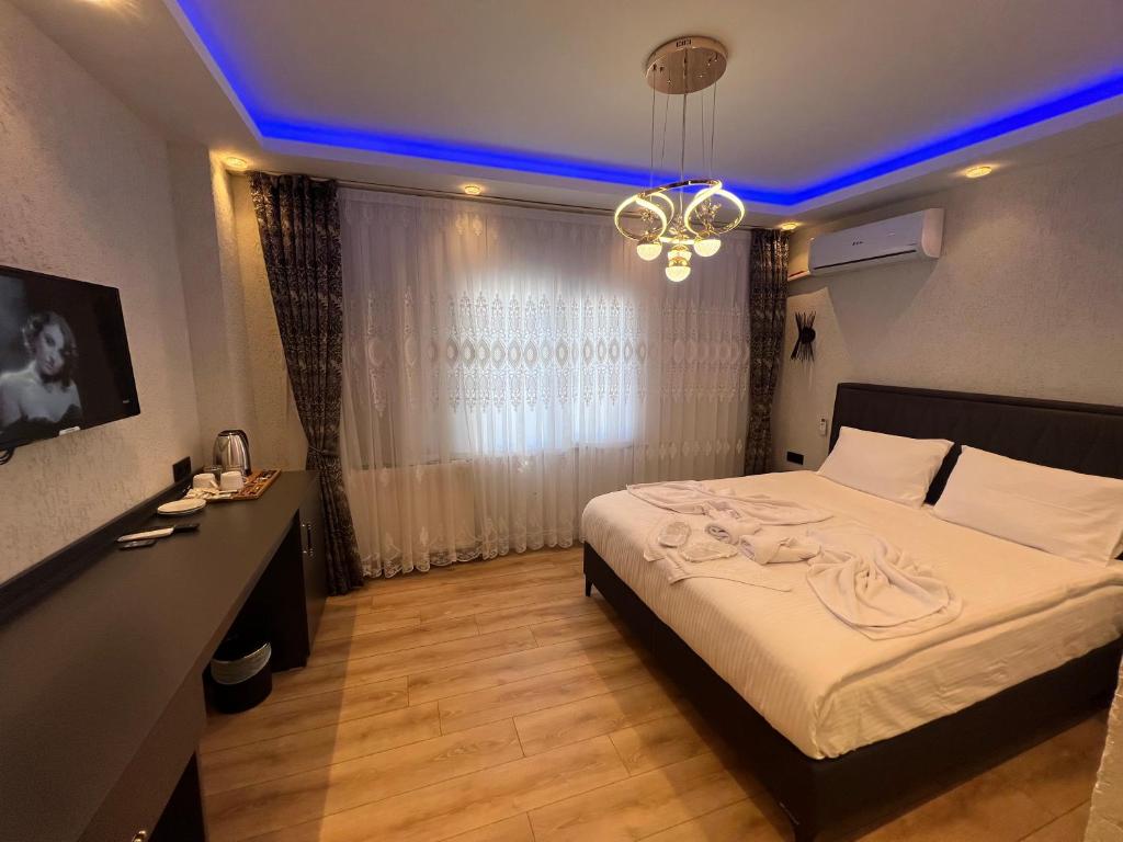 Postel nebo postele na pokoji v ubytování Feycem Suites Hotel