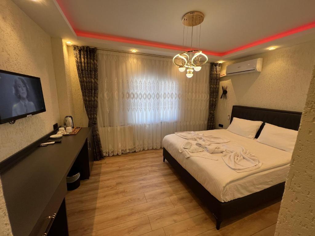Postel nebo postele na pokoji v ubytování Feycem Suites Hotel