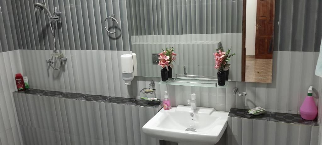 Koupelna v ubytování PKV Trinco Villas