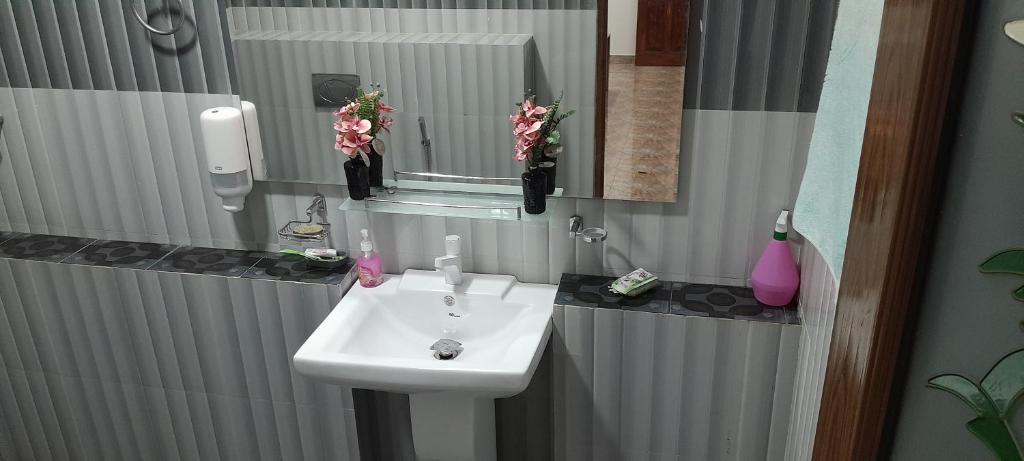 Koupelna v ubytování PKV Trinco Villas