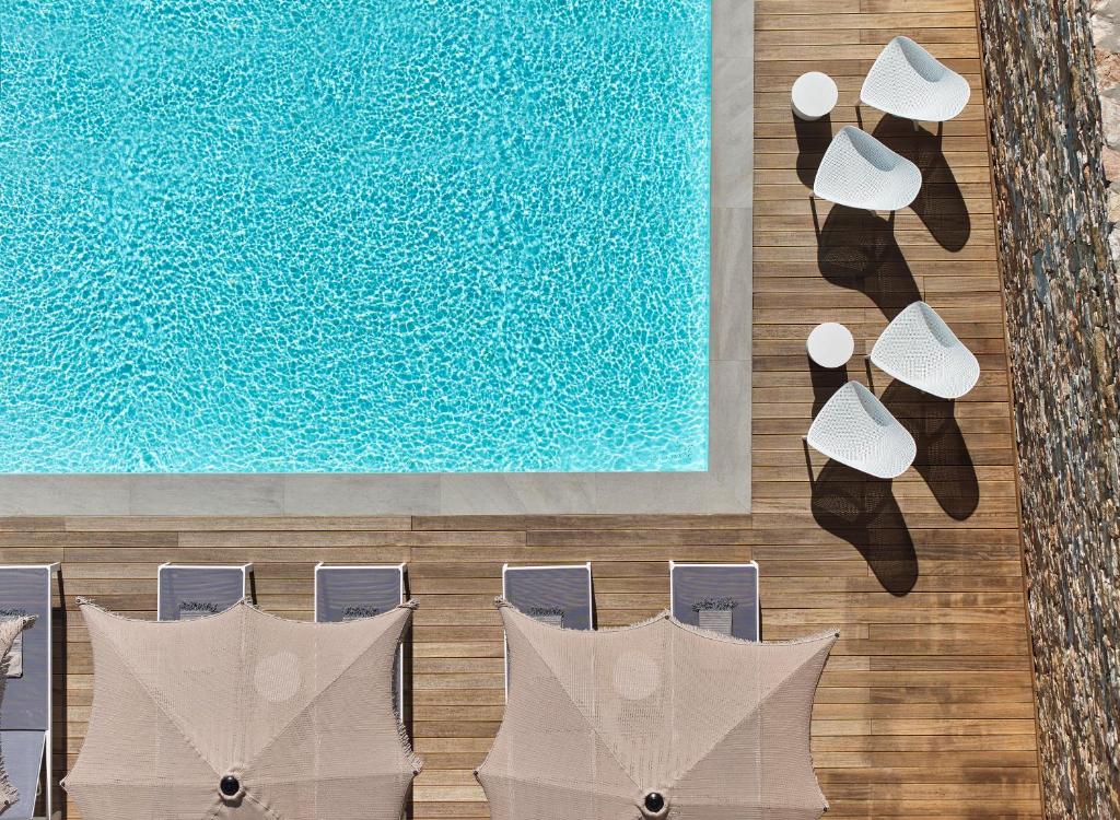 Бассейн в Eutopia Suites Sifnos или поблизости