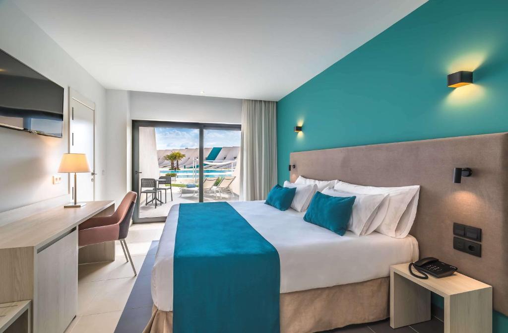 Postel nebo postele na pokoji v ubytování Occidental Mar Menor
