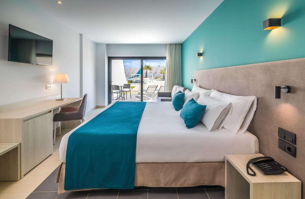 Postel nebo postele na pokoji v ubytování Occidental Mar Menor
