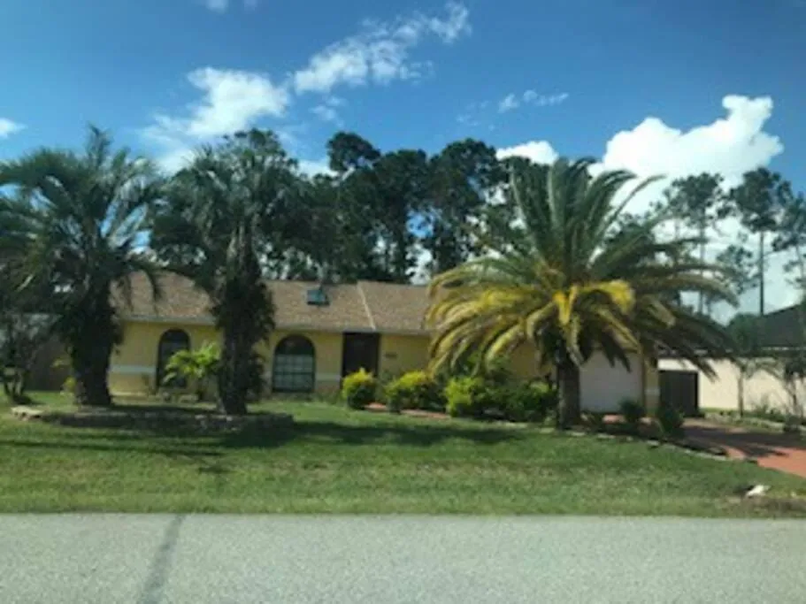 Heated Pool home fenced yard near the beach in Palm Coast