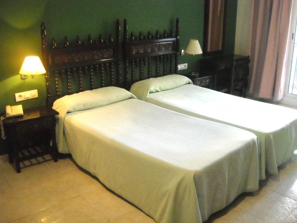 Postel nebo postele na pokoji v ubytování Hotel Inglés