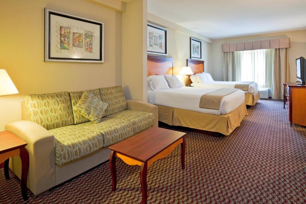 Holiday Inn Express Hotel & Suites Birmingham - Inverness 280 by IHG photo