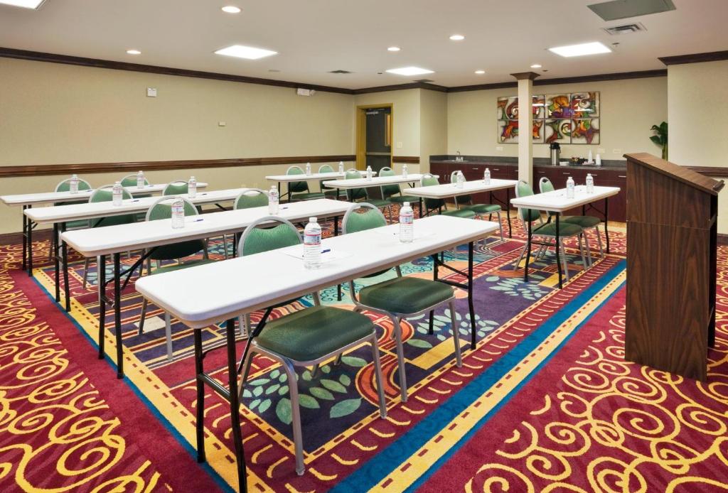 Holiday Inn Express Hotel & Suites Birmingham - Inverness 280 by IHG photo