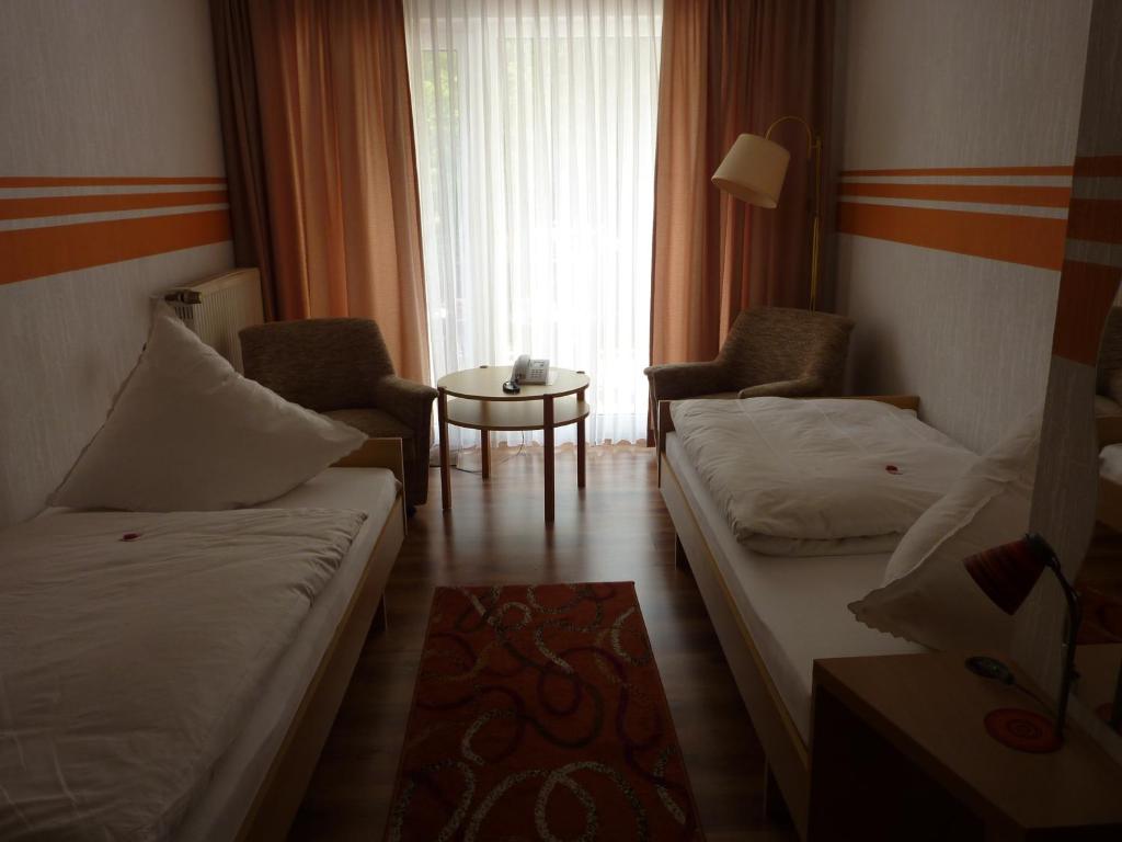 Postel nebo postele na pokoji v ubytování Hotel Oranien