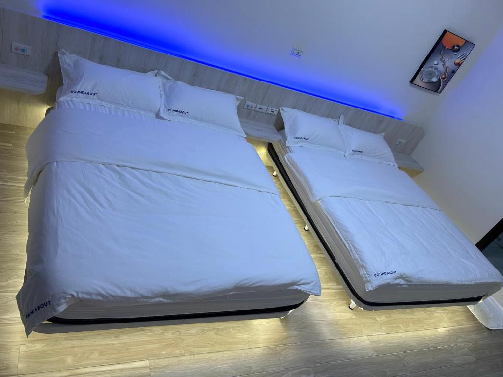 Postel nebo postele na pokoji v ubytování Penghu Roundabout Guesthouse