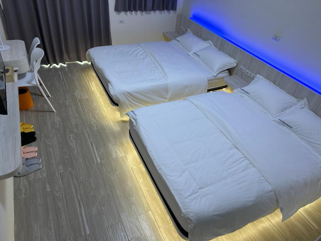 Postel nebo postele na pokoji v ubytování Penghu Roundabout Guesthouse
