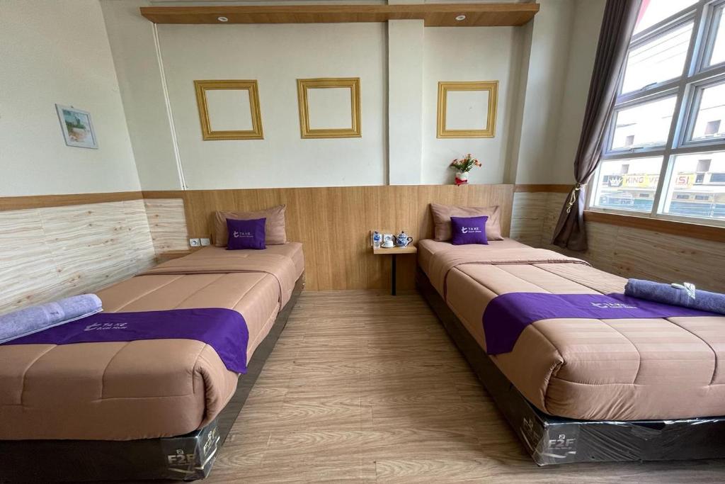 Take Guesthouse 1 - Deluxe Twin Room