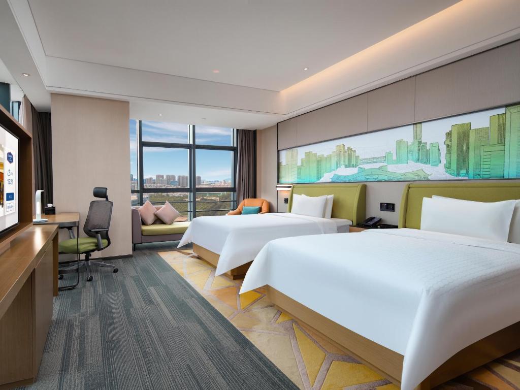 Postel nebo postele na pokoji v ubytování Hampton by Hilton Shenzhen Longhua Qinghu