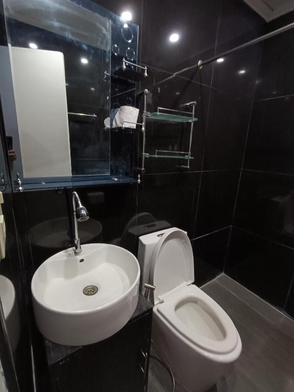 King Rapid Rise Hotel - Family Double Room