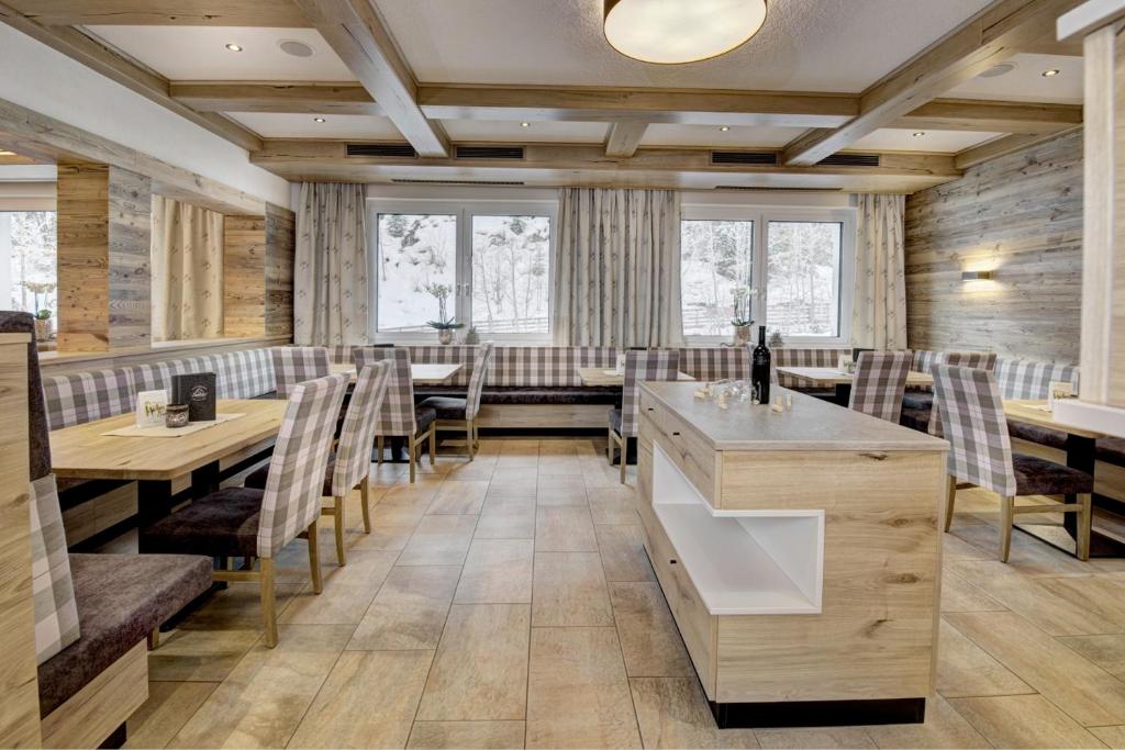 Εστιατόριο ή άλλο μέρος για φαγητό στο Hotel-Restaurant Bike&Snow Lederer