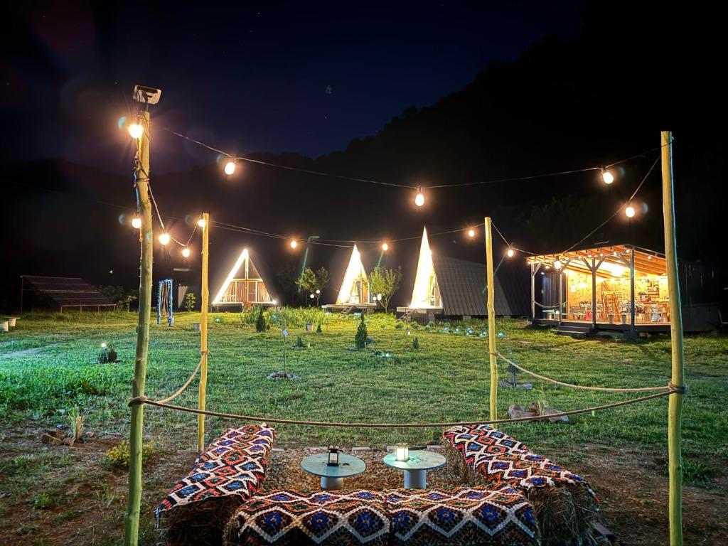 Garður fyrir utan Cabane A-Frame Svinița