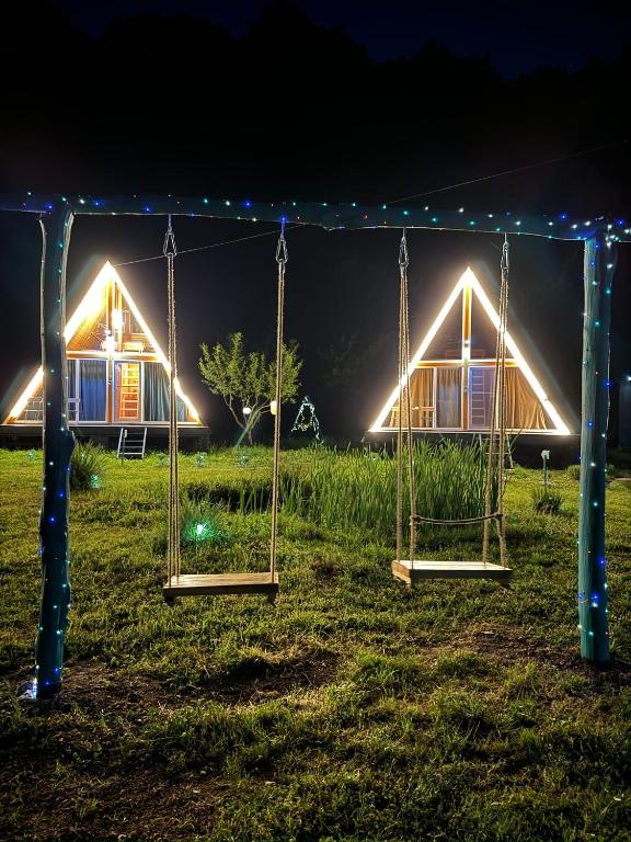 Garður fyrir utan Cabane A-Frame Svinița