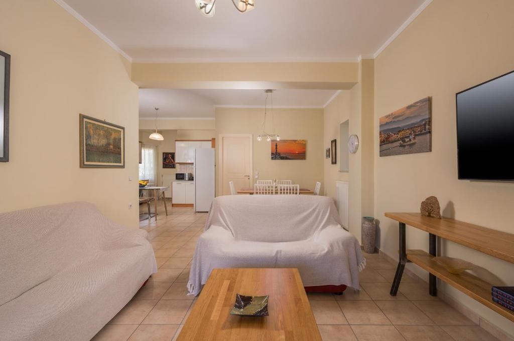 Μια τηλεόραση ή/και κέντρο ψυχαγωγίας στο Natalia Guest House