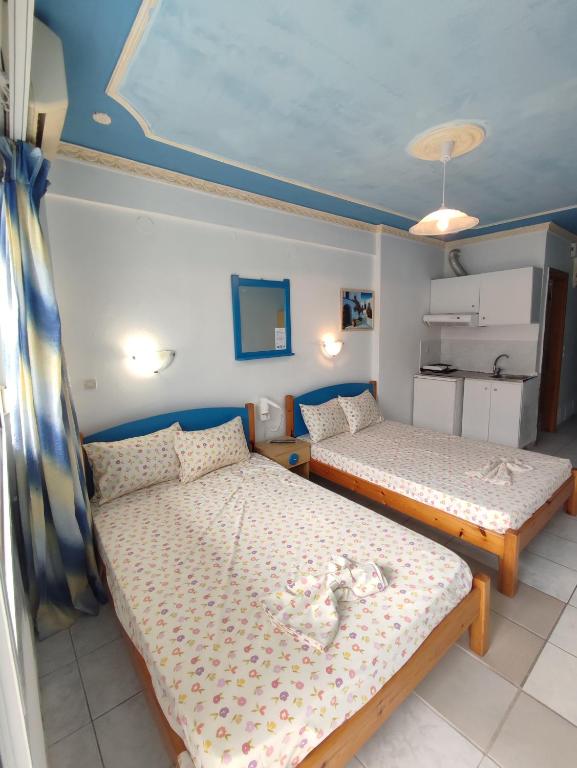 Postel nebo postele na pokoji v ubytování Cosmos Studios