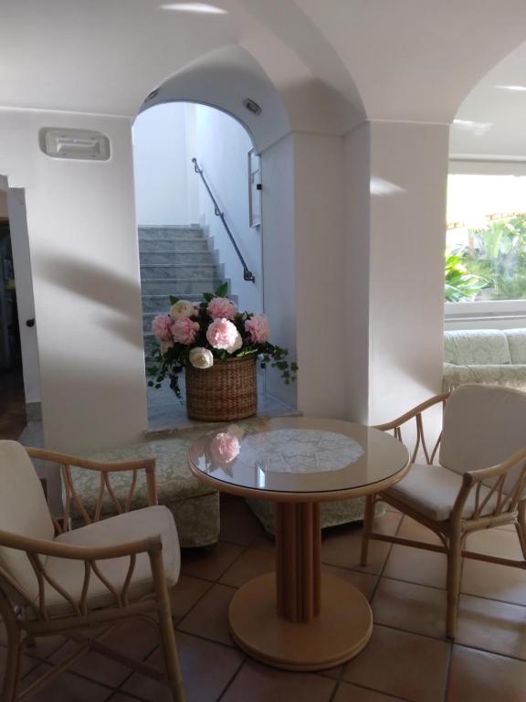 a living room with a table and chairs at Hotel Villa Angelica in Ischia
