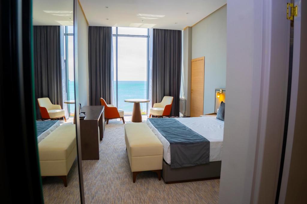 Ένα ή περισσότερα κρεβάτια σε δωμάτιο στο Port Marine Hotel By HOLLYWOOD