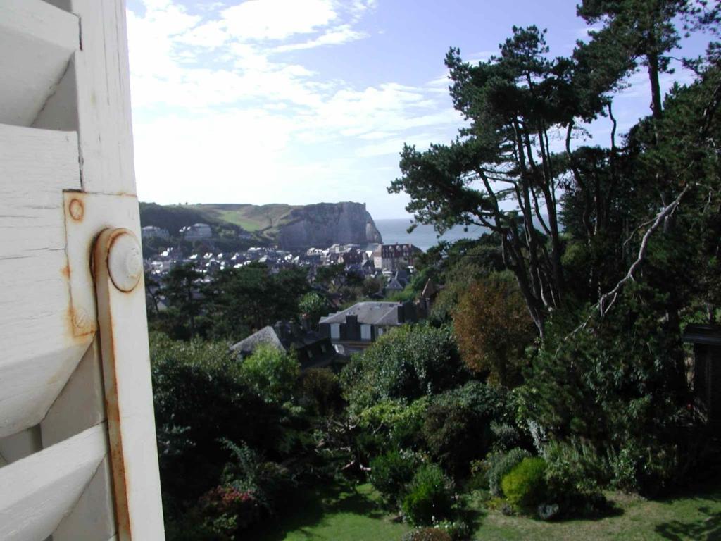 Afbeelding uit fotogalerij van Chambres d'Hôtes les Charmettes in Étretat