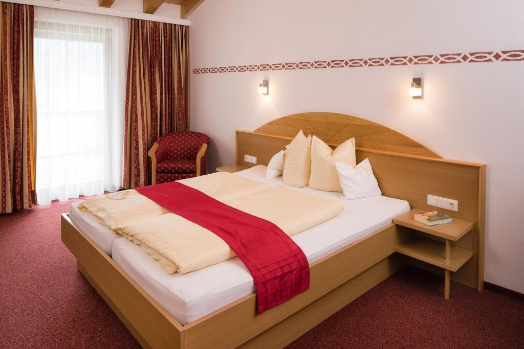 Una cama o camas en una habitación de Hotel Forer