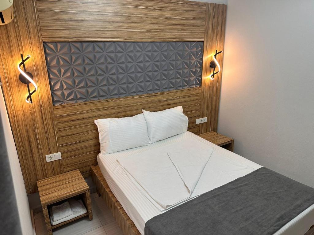 Posteľ alebo postele v izbe v ubytovaní Royal Ezel Hotel