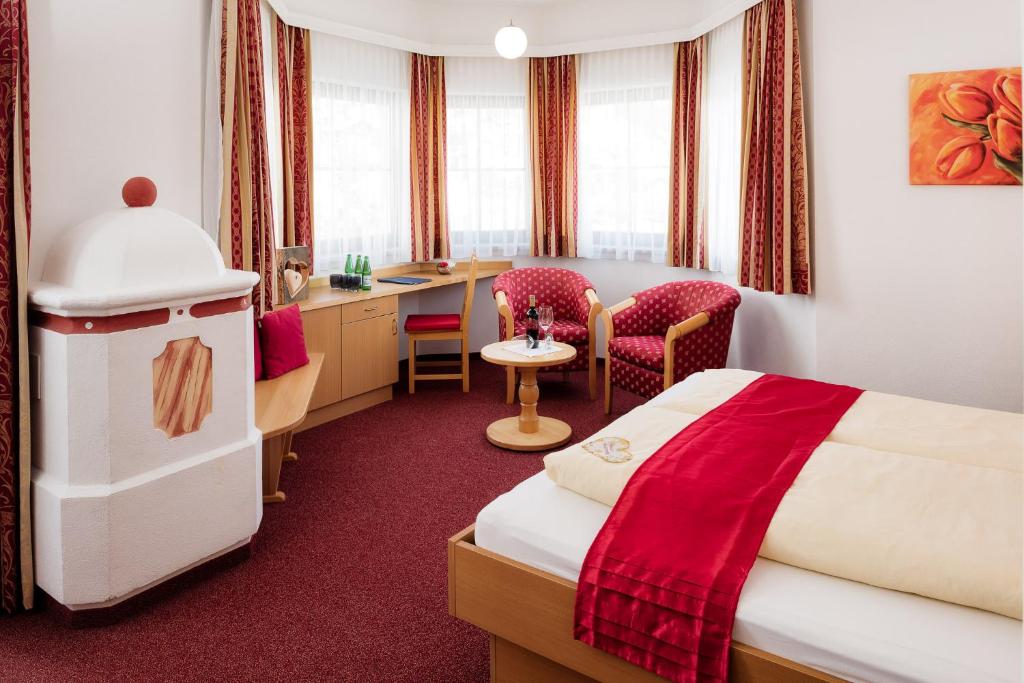 Una cama o camas en una habitación de Hotel Forer