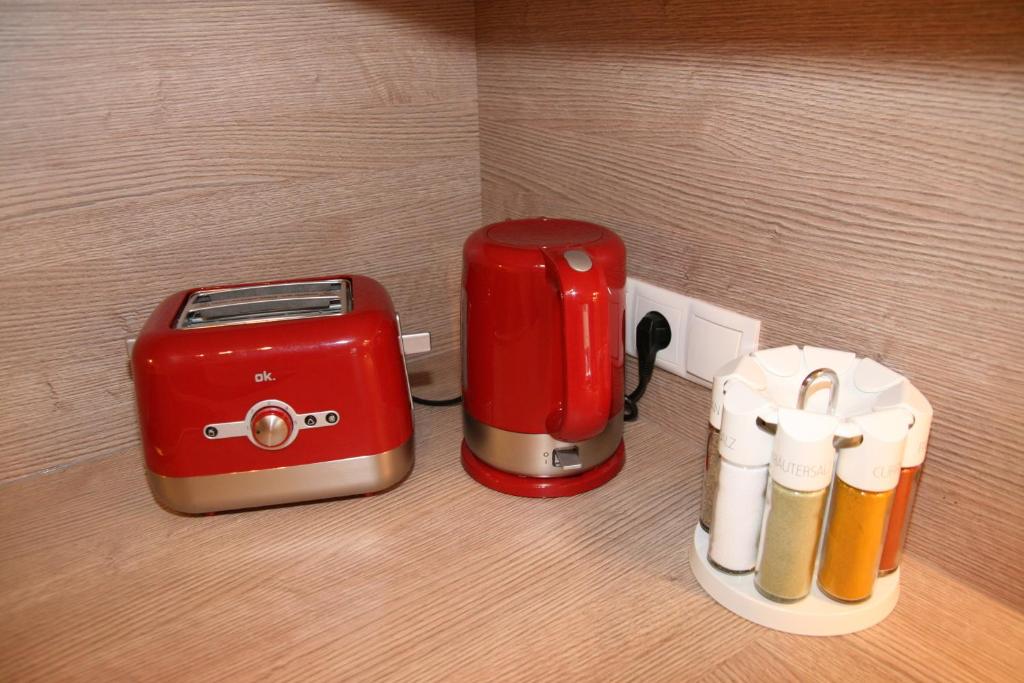 Příslušenství pro přípravu čaje a kávy v ubytování Ferienwohnung Kreidl