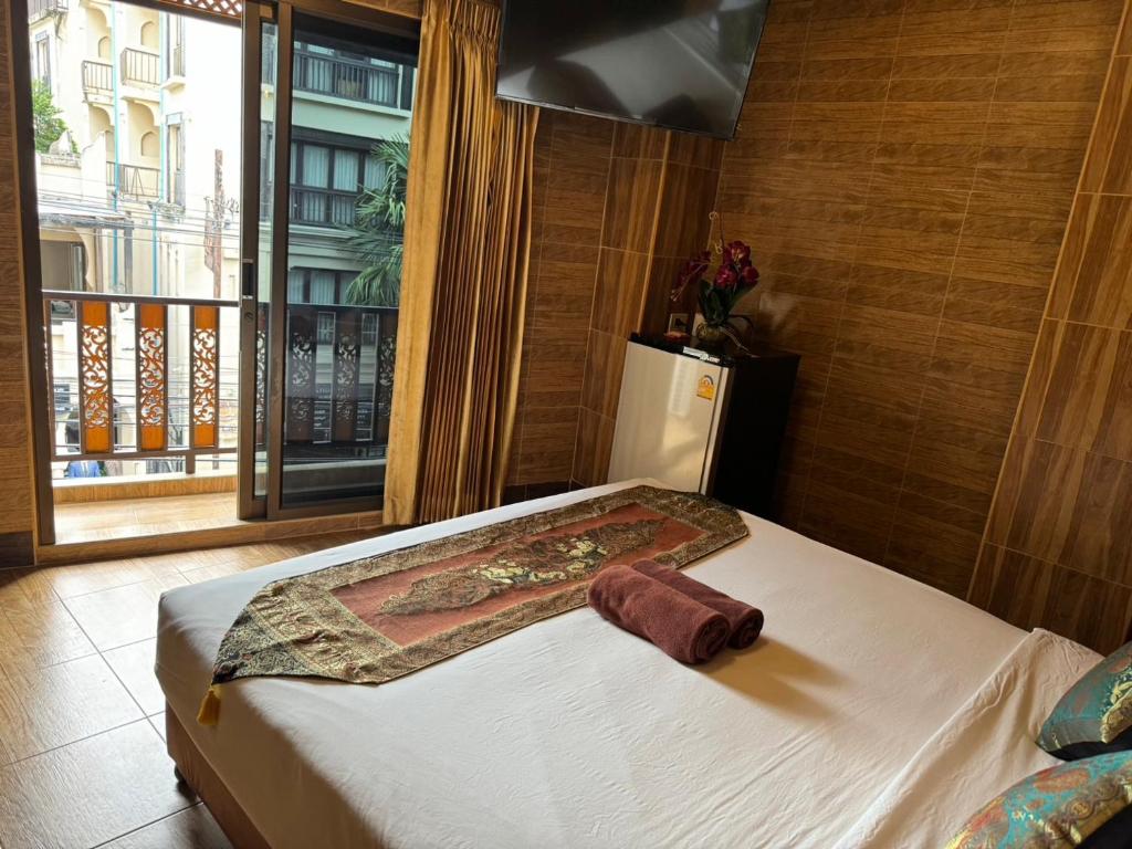 Thai Cozy House - SHA certified - Deluxe Double Room With Balcony