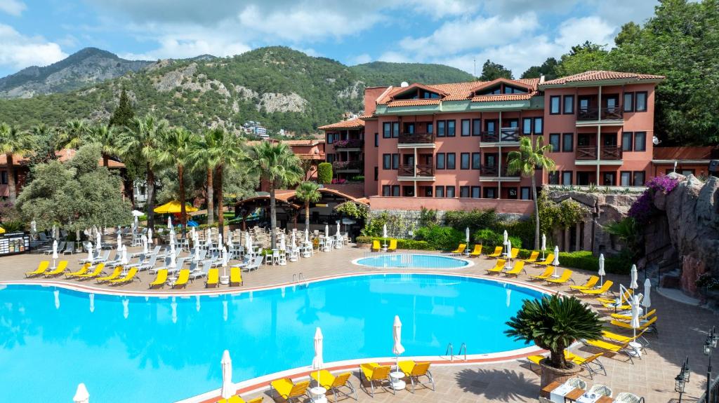 Nespecifikovaný výhled na hory nebo výhled na hory při pohledu z hotelu