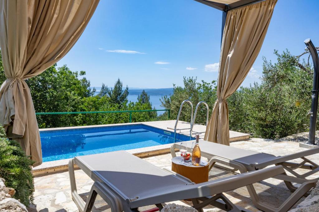 Bazén v ubytování Holiday home Vista Mare nebo v jeho okolí