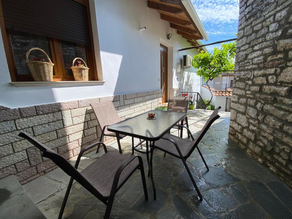 Balkón nebo terasa v ubytování Guest House Persa