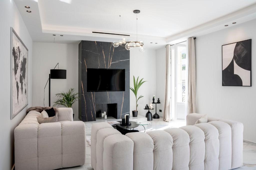 Telewizja i/lub zestaw kina domowego w obiekcie REF 1466 - Cannes Back Croisette - Penthouse for rent