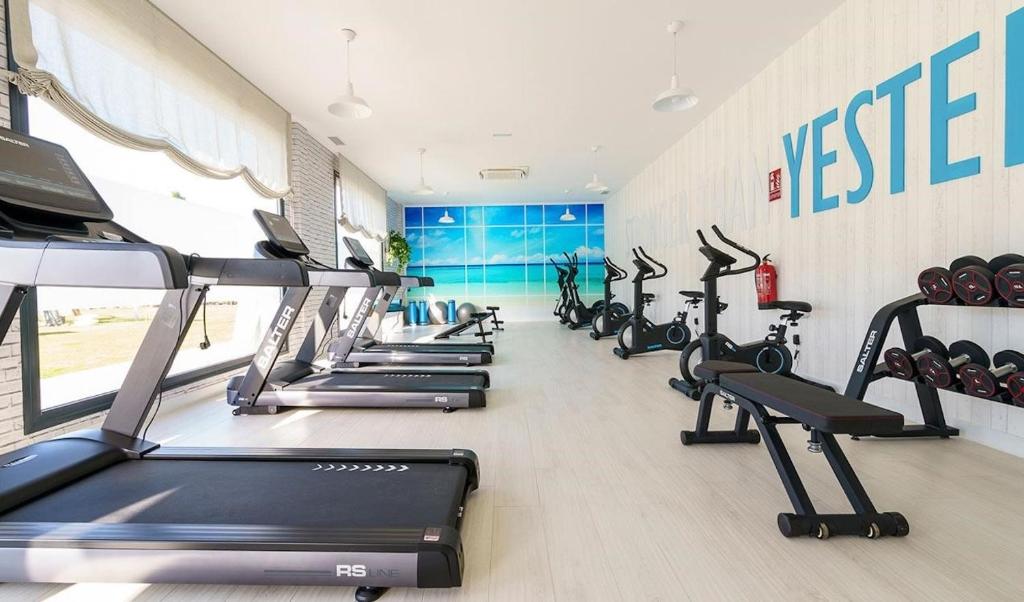 Posilňovňa alebo fitness centrum v ubytovaní 208 New luxury apartment Calaserena
