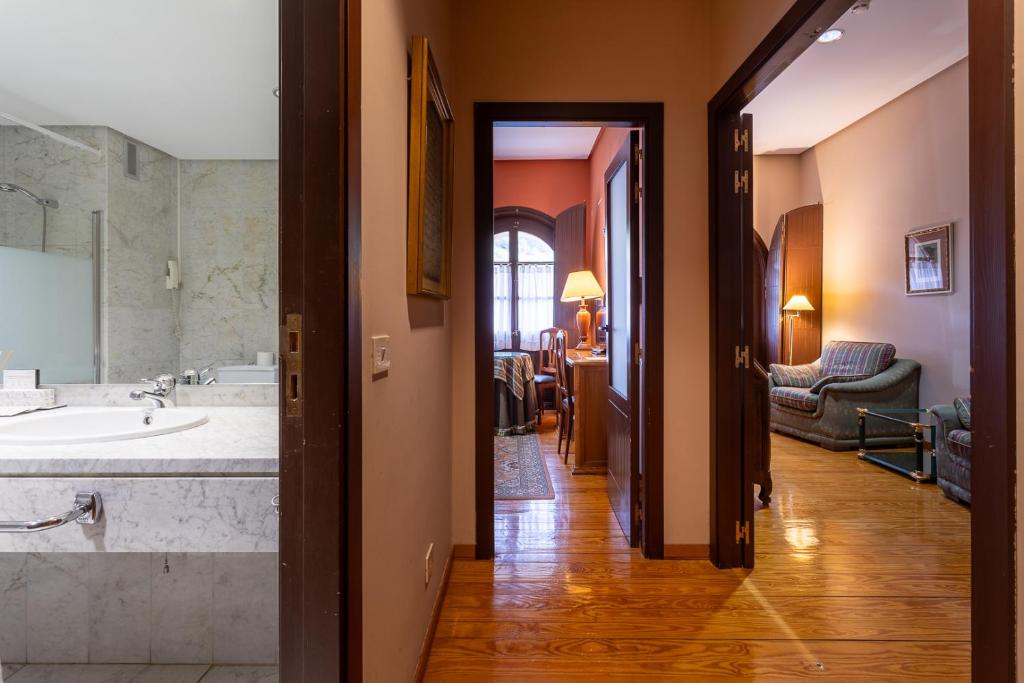 Hostería del Monasterio de San Millan - Suite Superior Con Acceso Al Monasterio