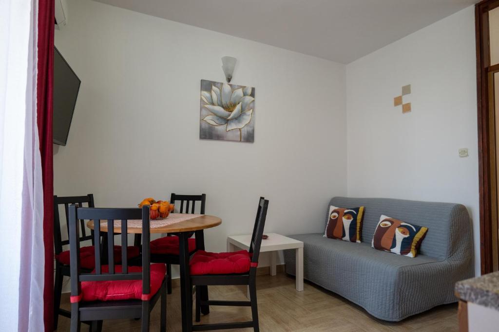 Irena's place A1 - 6