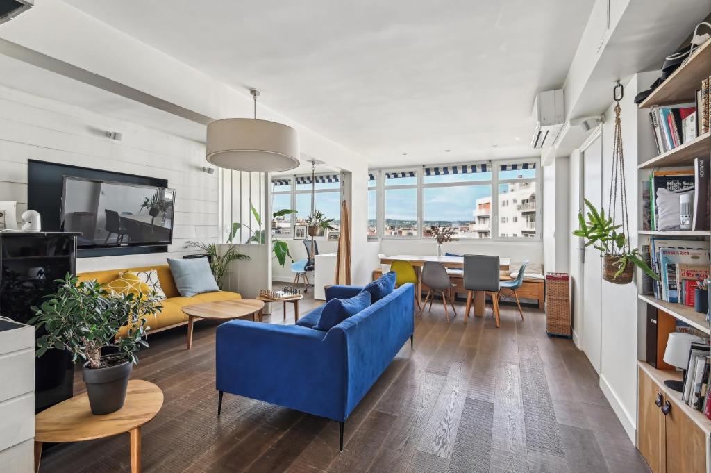 Photo de la galerie de l'établissement Atypique appartement avec vue sur la Tour Eiffel by Weekome, à Paris