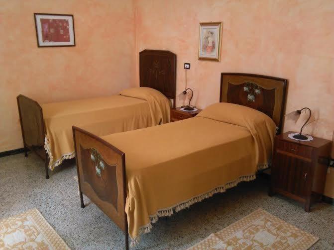 
A bed or beds in a room at B&B DomuSanna
