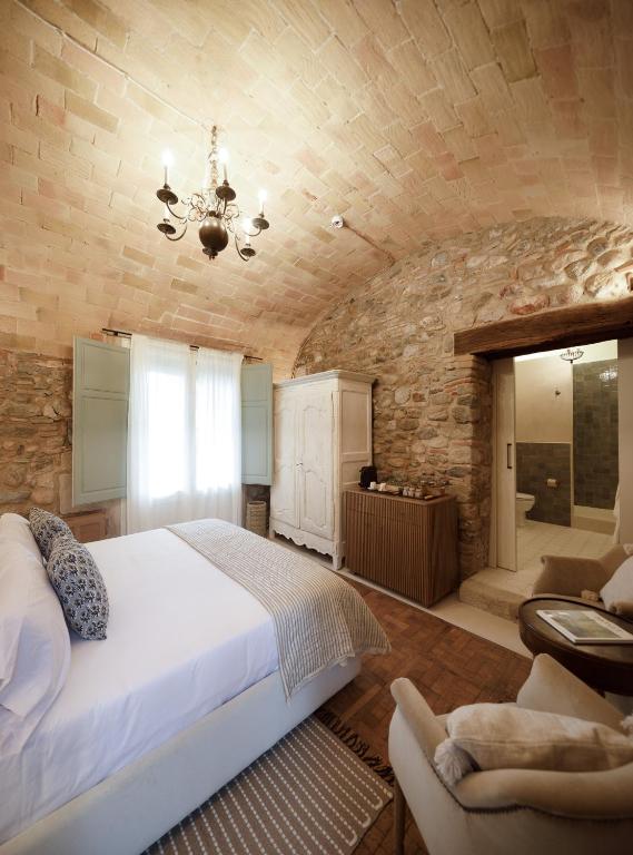 Hotel Castell de Vallgornera - Double Room With Terrace