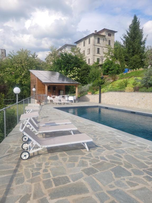 Bazén v ubytování Villa Pavone nebo v jeho okolí