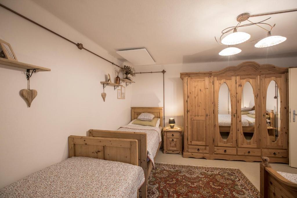 Postel nebo postele na pokoji v ubytování Chalupa pod Řípem