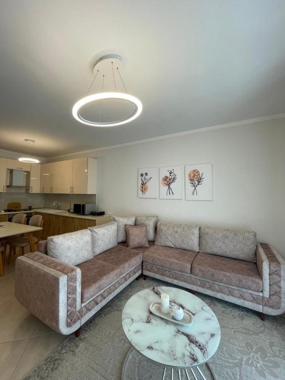 Khu vực ghế ngồi tại Peak Apartment Modern Durres City Centre #2