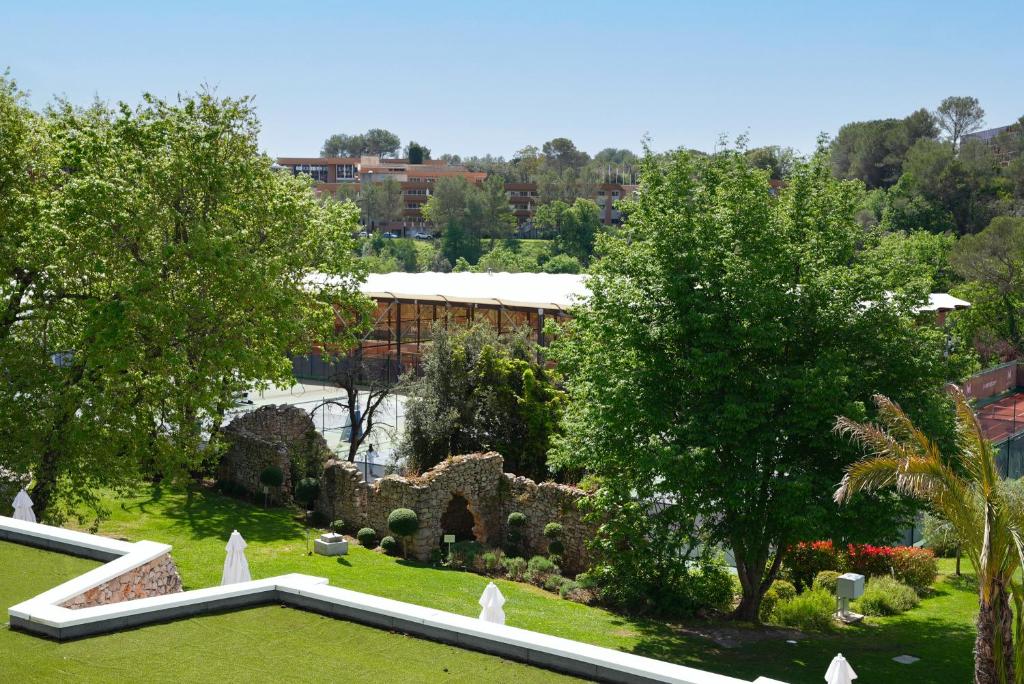 Mouratoglou Hotel & Resort - Superieure Kamer Met Uitzicht Op Zwembad Of Tennis