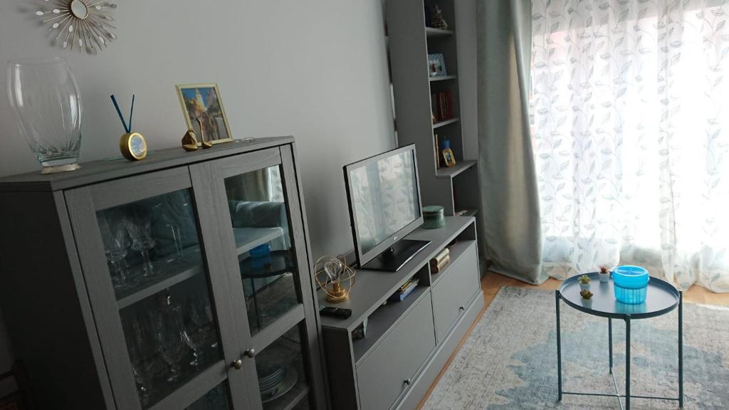 a living room with a tv and a cabinet at PONTECESO, MAR Y FER in Ponteceso