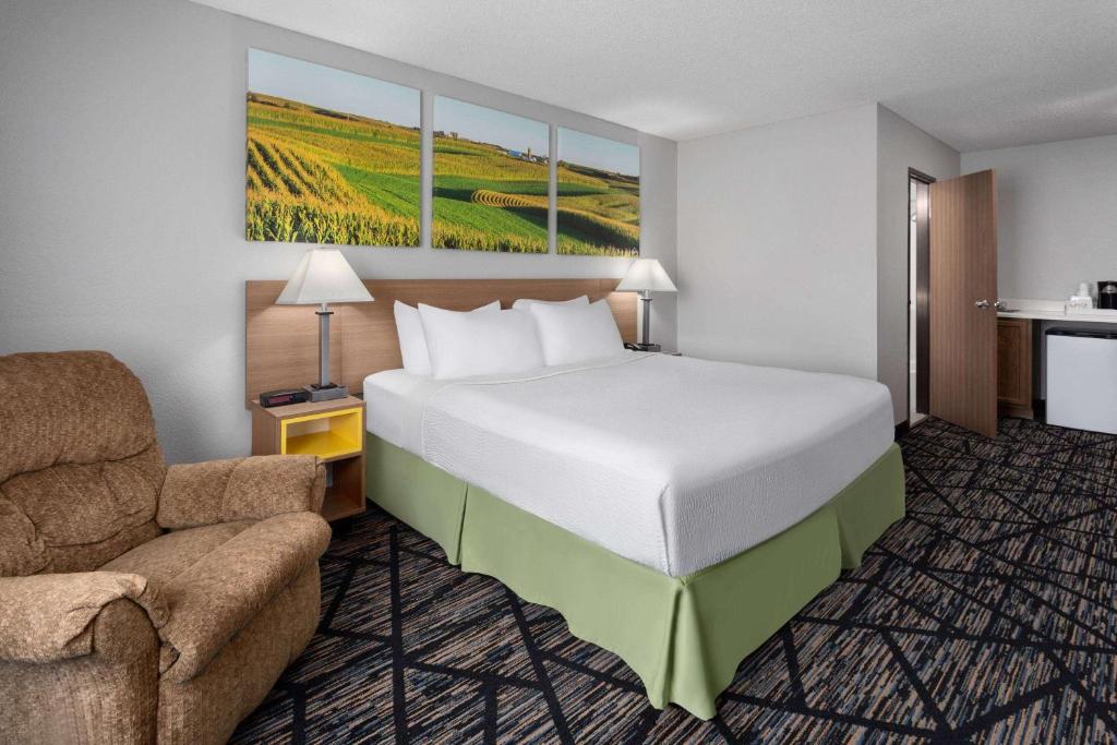 Days Inn by Wyndham Ogallala - King Room - Non-Smoking
