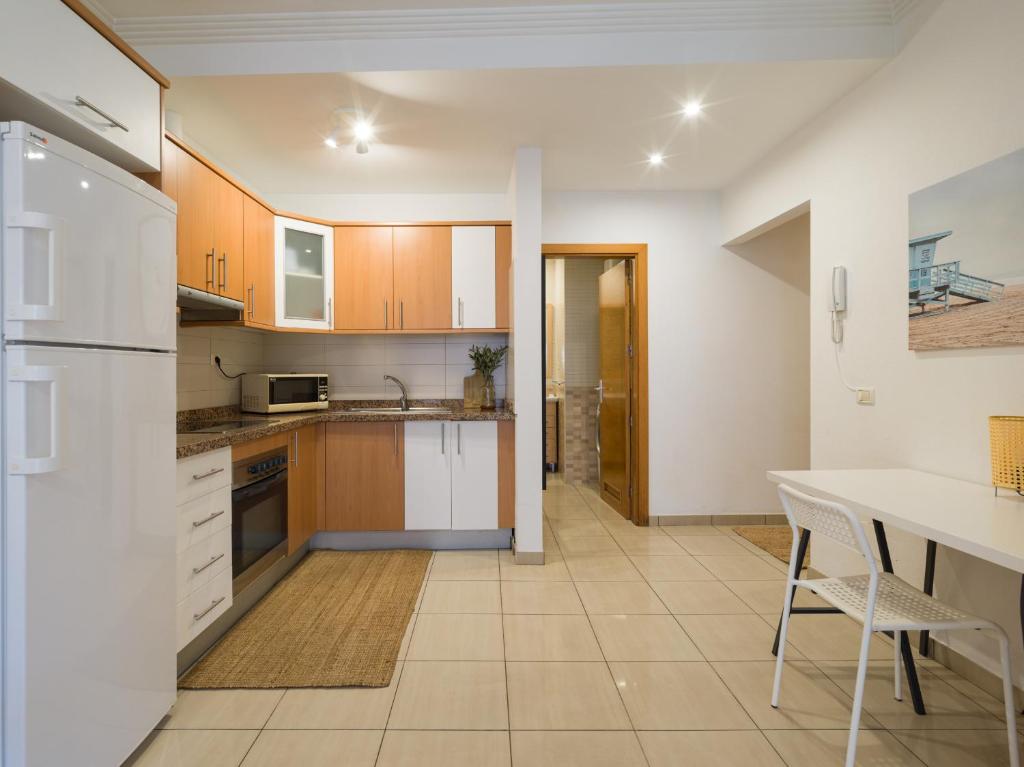 A kitchen or kitchenette at Remote workers house By CanariasGetaway