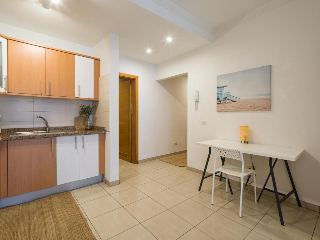 A kitchen or kitchenette at Remote workers house By CanariasGetaway