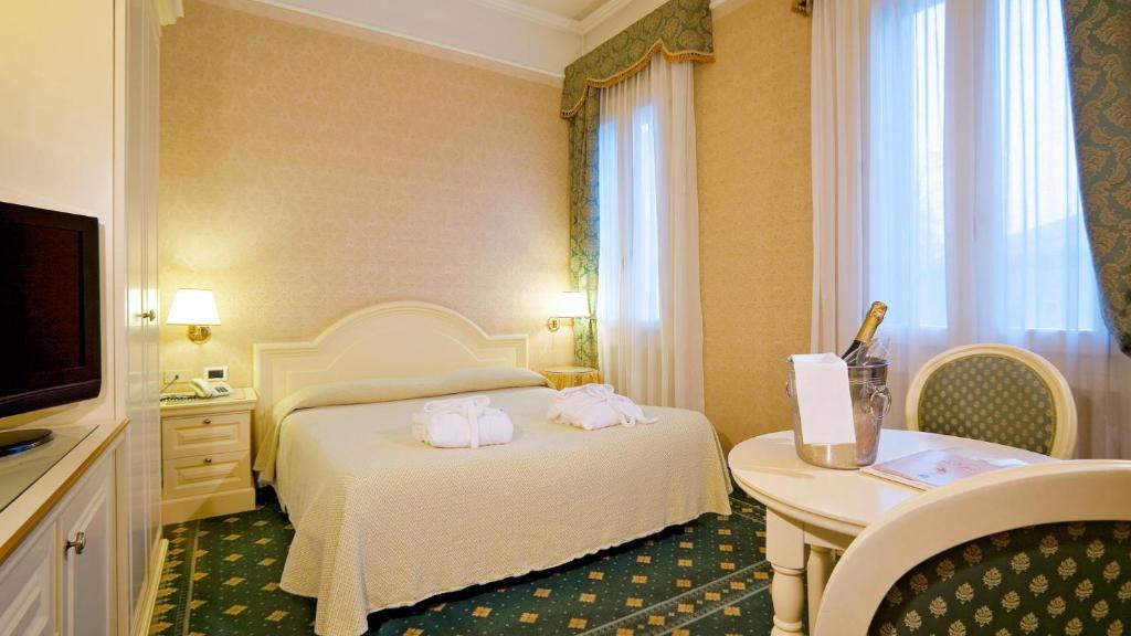 TV a/nebo společenská místnost v ubytování Hotel Terme Roma