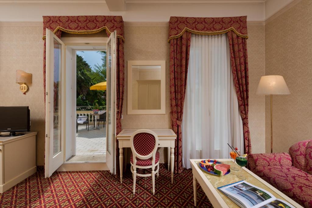 TV a/nebo společenská místnost v ubytování Hotel Terme Roma